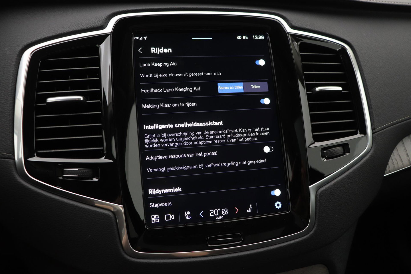 Volvo XC90 T8 Recharge AWD Ultimate Bright | ACC | Luchtvering | Panoramadak | Harman/Kardon | Massage | Head-Up | 21 inch