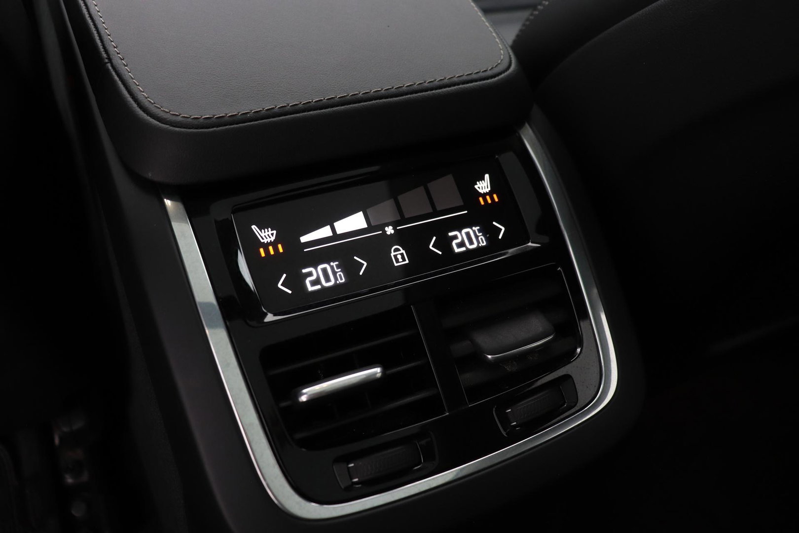 Volvo XC90 T8 Recharge AWD Ultimate Bright | ACC | Luchtvering | Panoramadak | Harman/Kardon | Massage | Head-Up | 21 inch