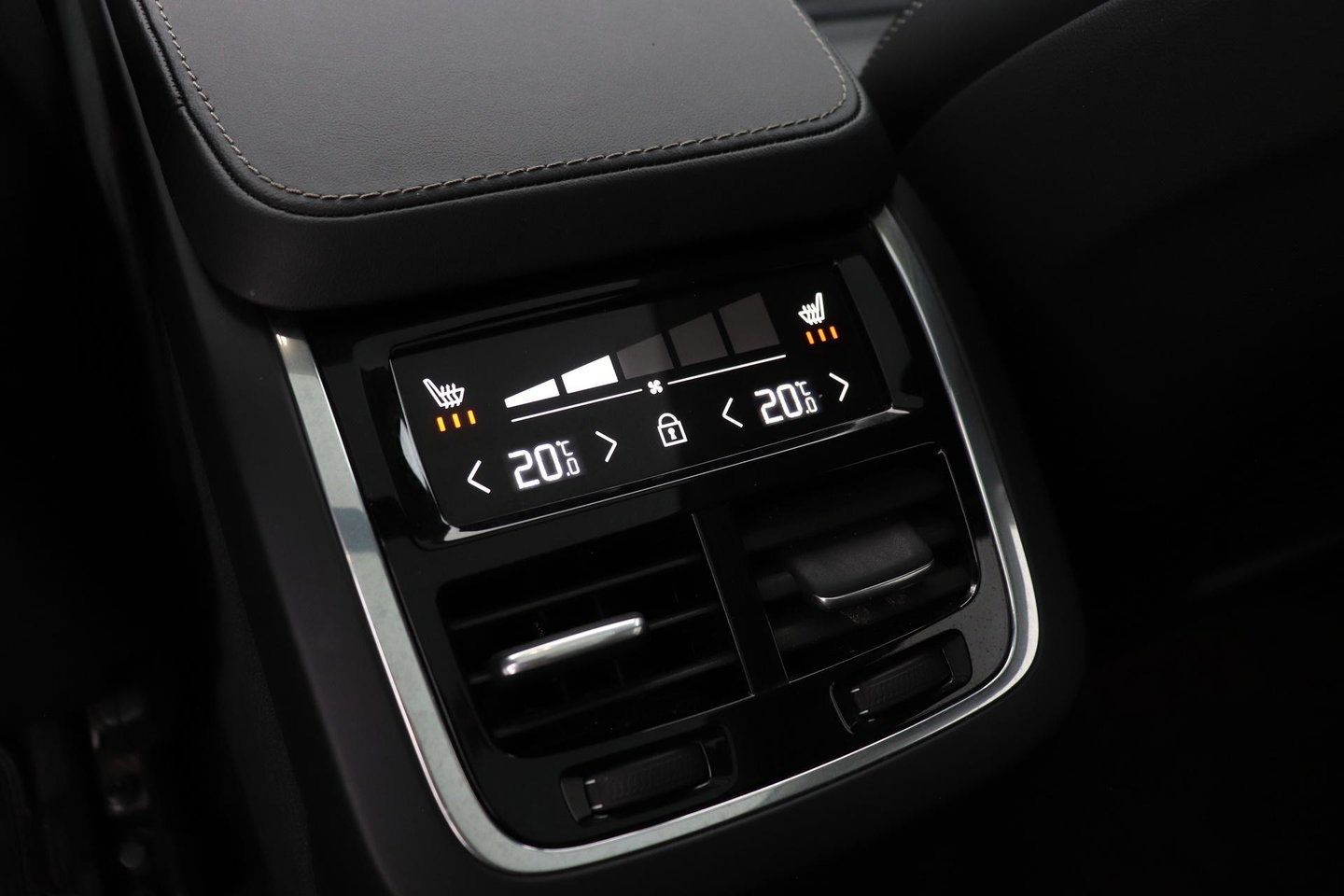 Volvo XC90 T8 Recharge AWD Ultimate Bright | ACC | Luchtvering | Panoramadak | Harman/Kardon | Massage | Head-Up | 21 inch