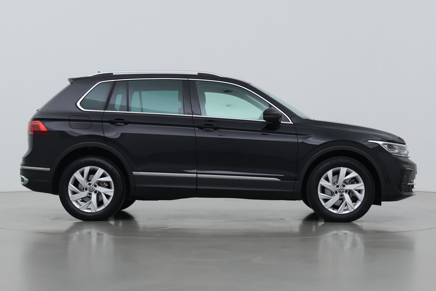 Volkswagen Tiguan 1.4 TSI eHybrid Business+ | Getint Glas | Camera | ACC | PDC V+A