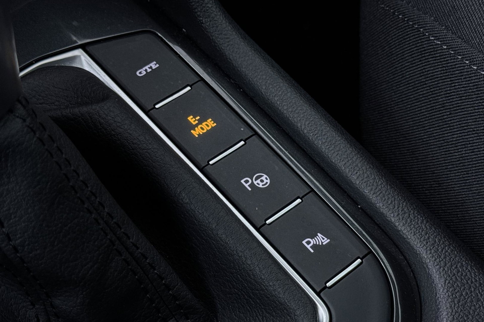 Volkswagen Tiguan 1.4 TSI eHybrid Business+ | Getint Glas | Camera | ACC | PDC V+A