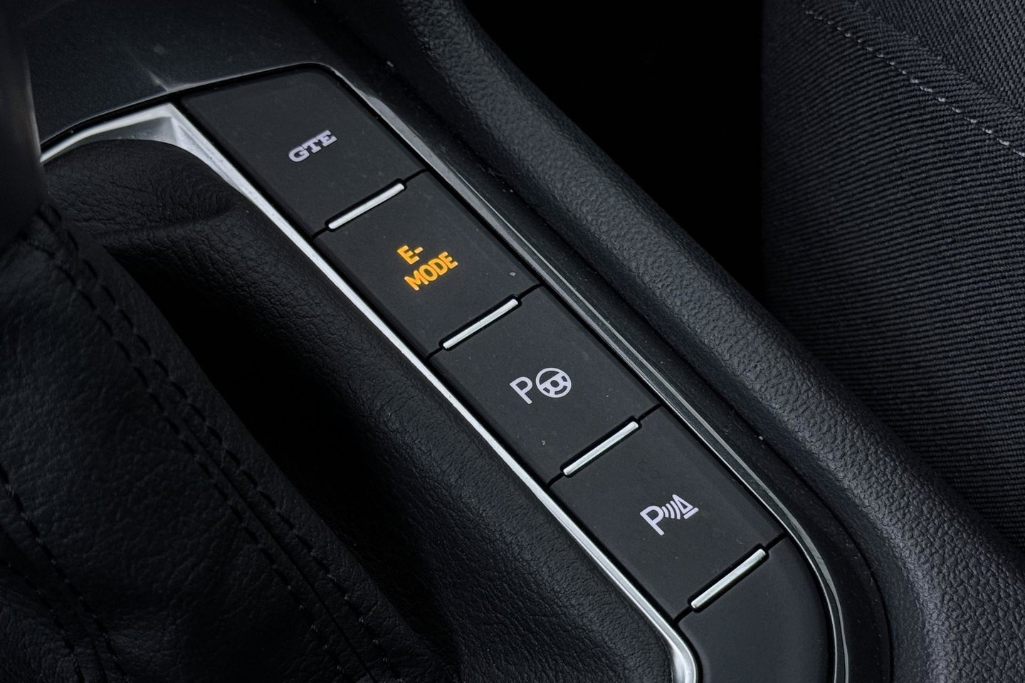 Volkswagen Tiguan 1.4 TSI eHybrid Business+ | Getint Glas | Camera | ACC | PDC V+A