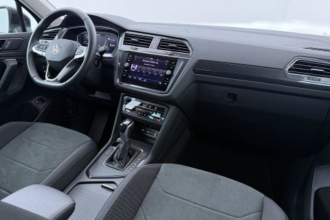 Volkswagen Tiguan 1.4 TSI eHybrid Business+ | Getint Glas | Camera | ACC | PDC V+A