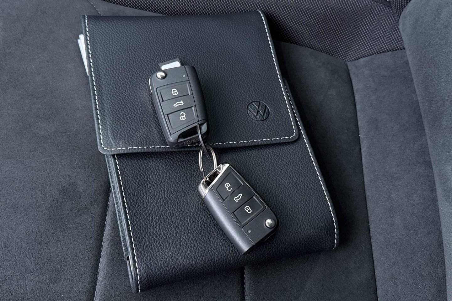 Volkswagen Tiguan 1.4 TSI eHybrid Business+ | Getint Glas | Camera | ACC | PDC V+A