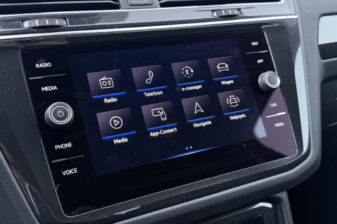 Volkswagen Tiguan 1.4 TSI eHybrid Business+ | Getint Glas | Camera | ACC | PDC V+A