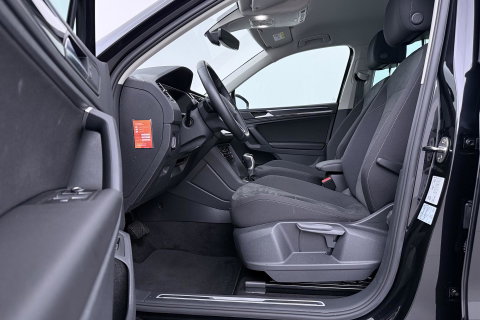 Volkswagen Tiguan 1.4 TSI eHybrid Business+ | Getint Glas | Camera | ACC | PDC V+A