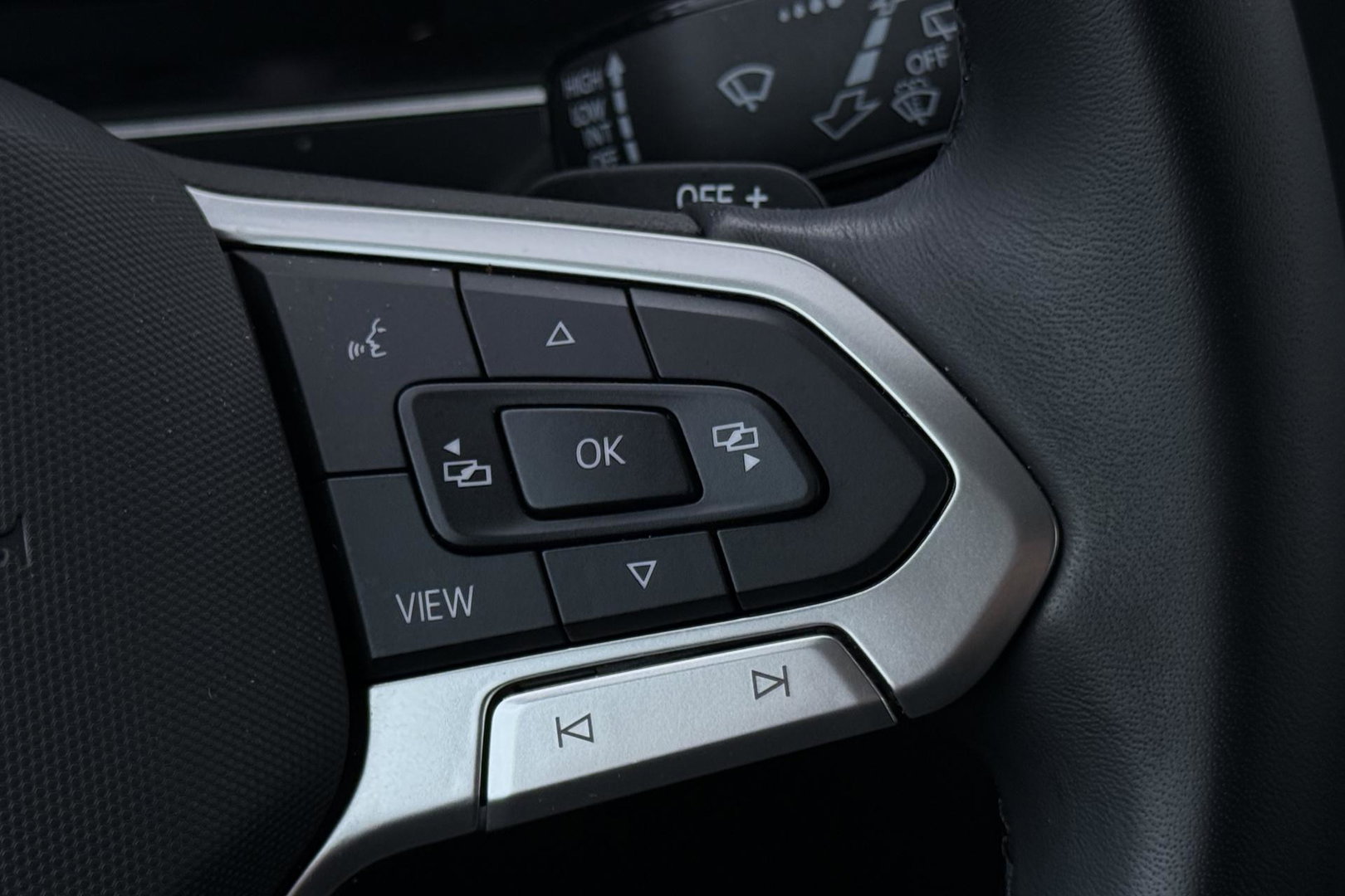Volkswagen Tiguan 1.4 TSI eHybrid Business+ | Getint Glas | Camera | ACC | PDC V+A