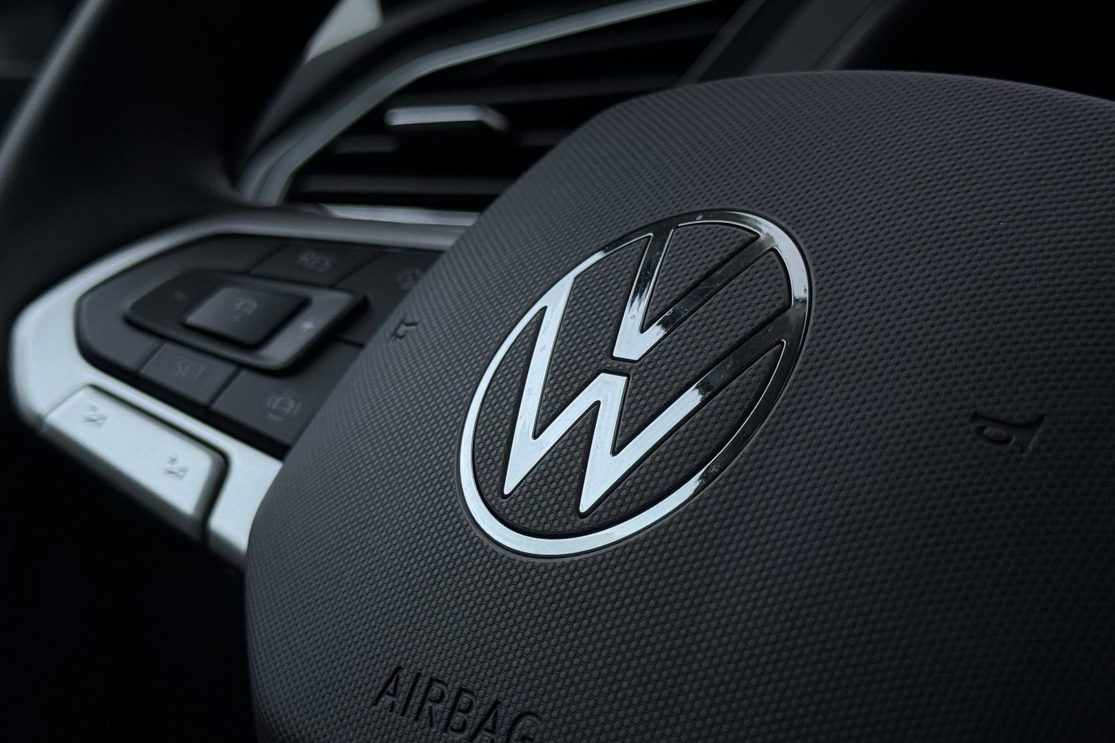 Volkswagen Tiguan 1.4 TSI eHybrid Business+ | Getint Glas | Camera | ACC | PDC V+A