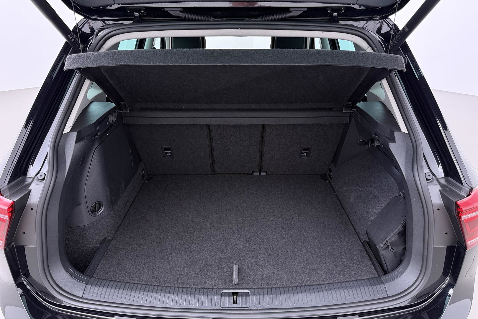 Volkswagen Tiguan 1.4 TSI eHybrid Business+ | Getint Glas | Camera | ACC | PDC V+A