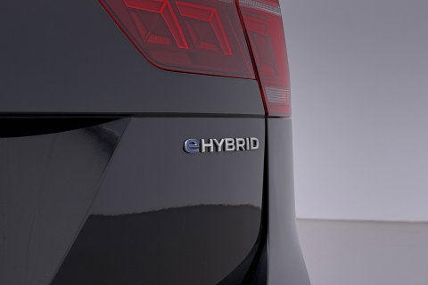Volkswagen Tiguan 1.4 TSI eHybrid Business+ | Getint Glas | Camera | ACC | PDC V+A