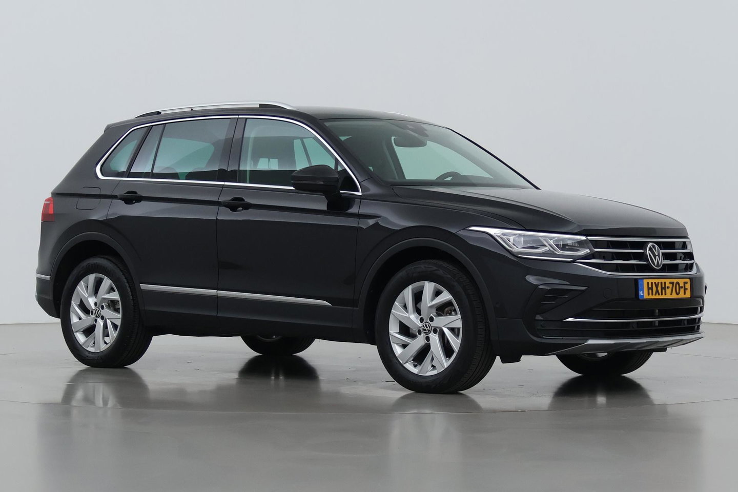 Volkswagen Tiguan 1.4 TSI eHybrid Business+ | Getint Glas | Camera | ACC | PDC V+A