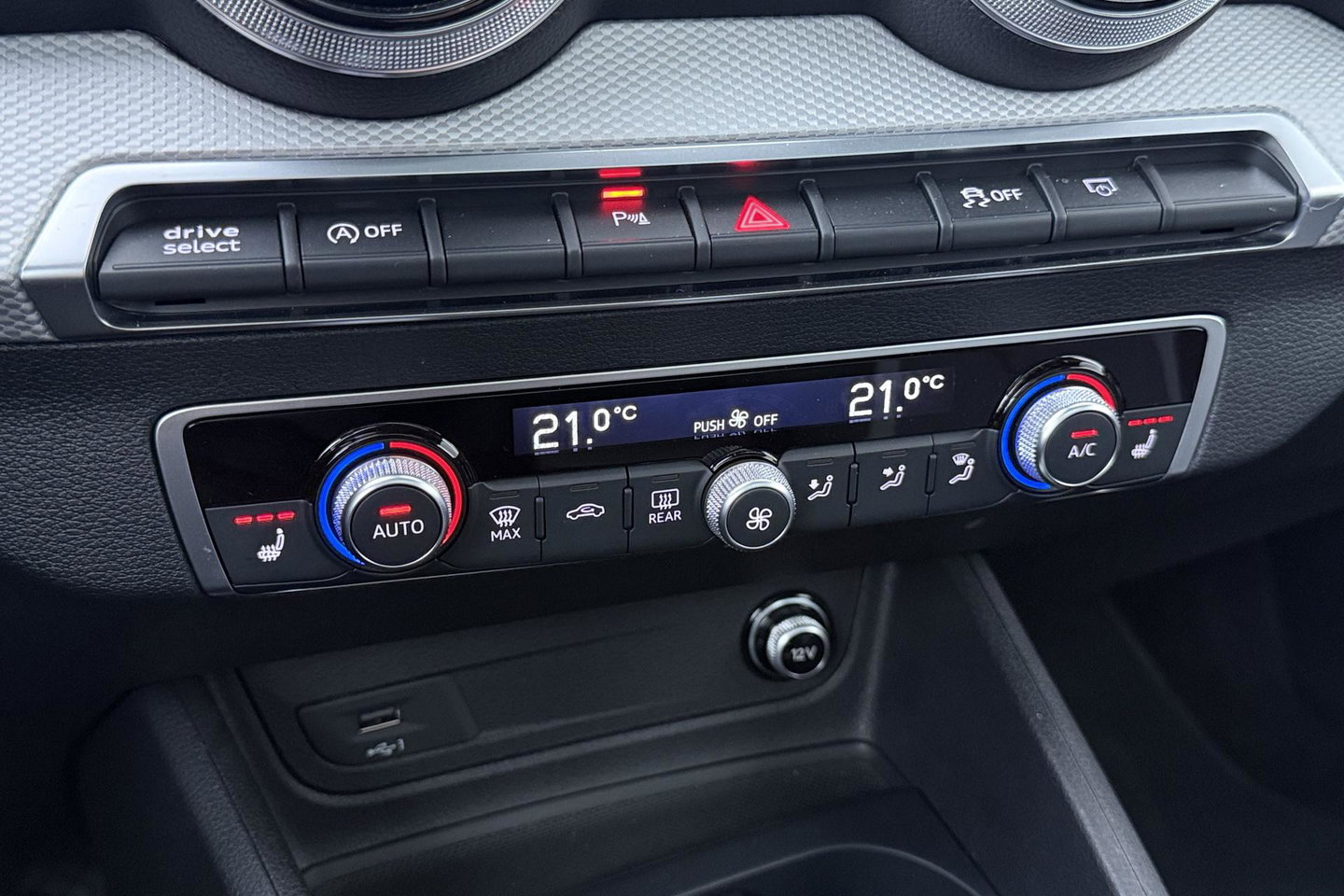 Audi Q2 35 TFSI Edition one | NAP | Panoramadak | ACC | Camera | Automaat | Stoelverwarming | DAB