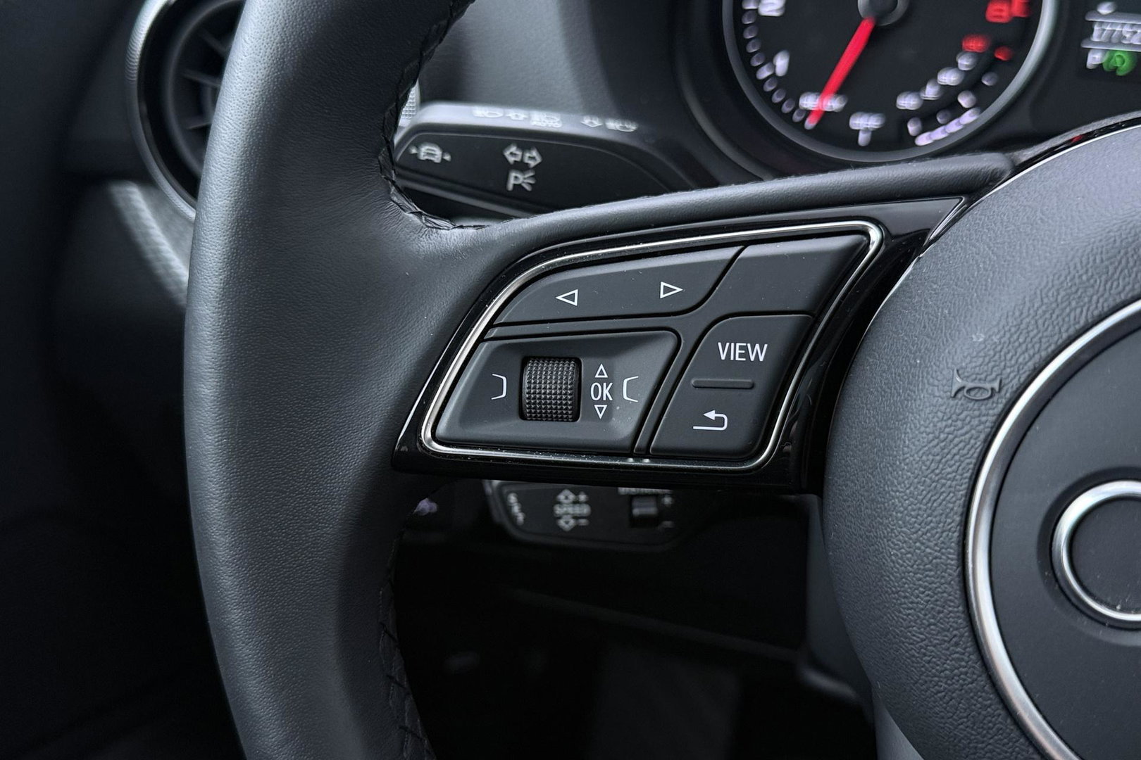 Audi Q2 35 TFSI Edition one | NAP | Panoramadak | ACC | Camera | Automaat | Stoelverwarming | DAB
