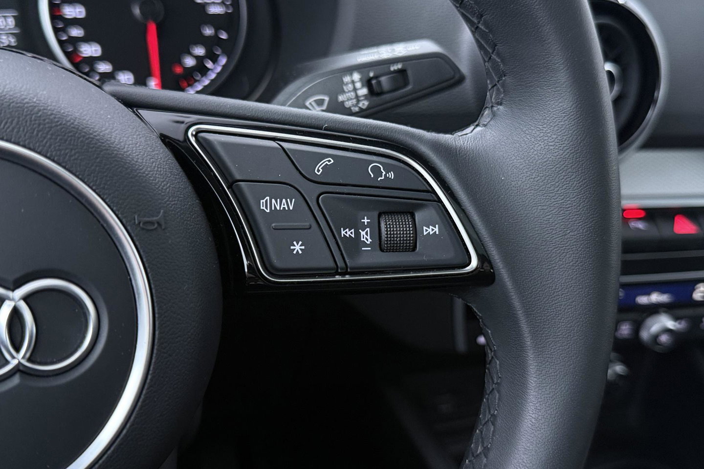 Audi Q2 35 TFSI Edition one | NAP | Panoramadak | ACC | Camera | Automaat | Stoelverwarming | DAB