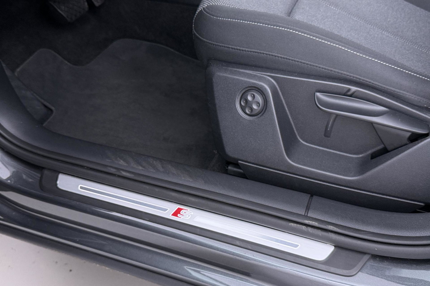 Audi Q2 35 TFSI Edition one | NAP | Panoramadak | ACC | Camera | Automaat | Stoelverwarming | DAB
