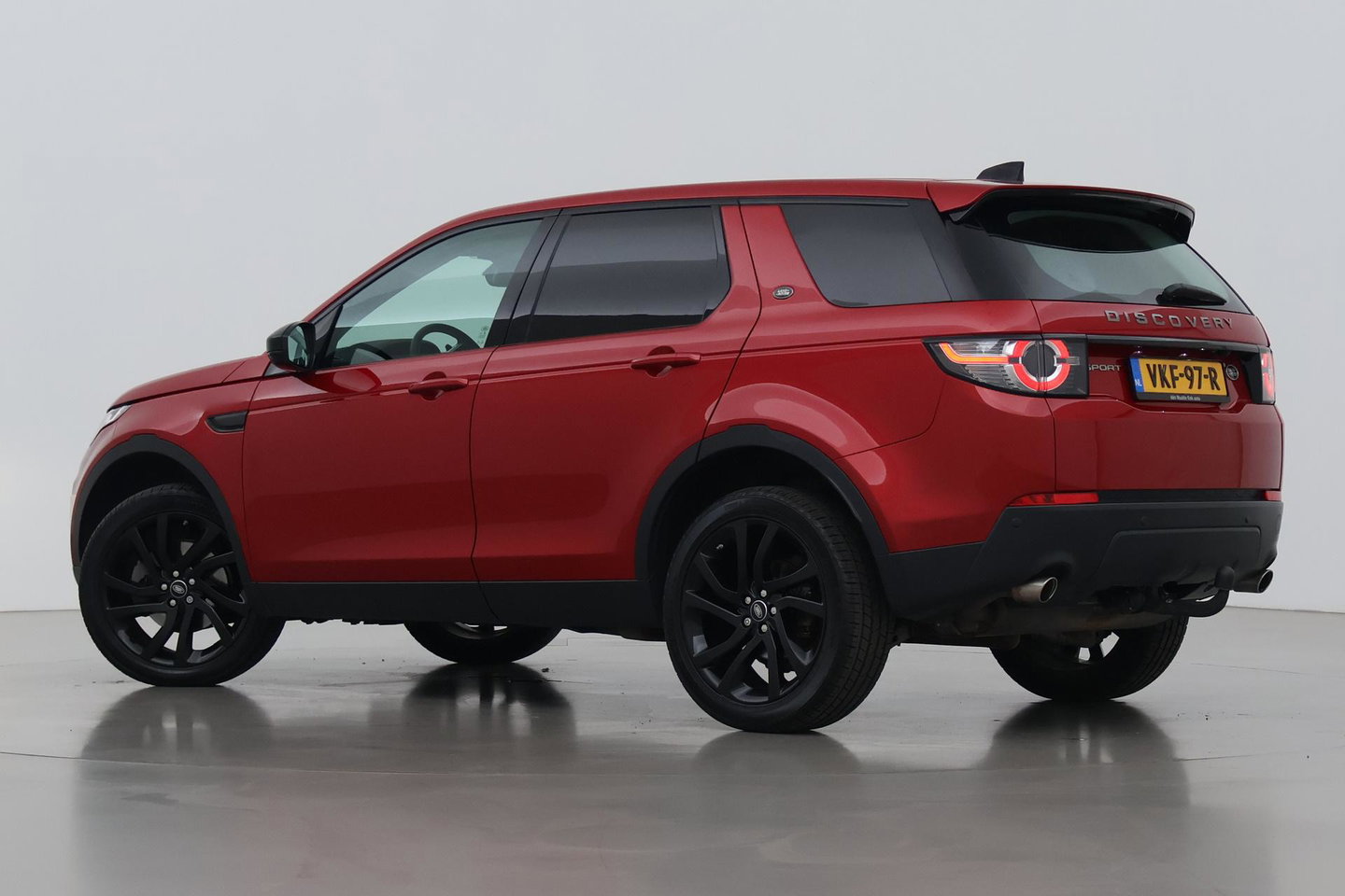Land Rover Discovery Sport 2.0 TD4 HSE | GRIJS KENTEKEN | MARGE | Trekhaak | Camera | 20 Inch | Bi-Xenon | Stoelverwarming