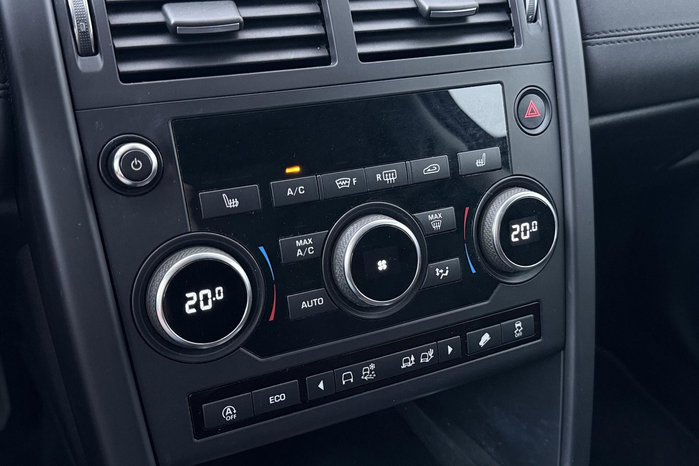 Land Rover Discovery Sport 2.0 TD4 HSE | GRIJS KENTEKEN | MARGE | Trekhaak | Camera | 20 Inch | Bi-Xenon | Stoelverwarming
