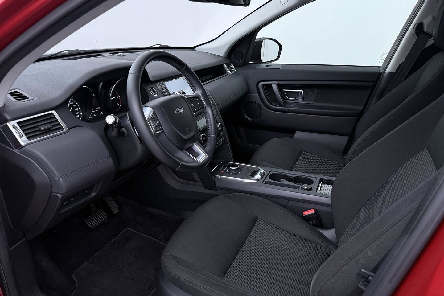 Land Rover Discovery Sport 2.0 TD4 HSE | GRIJS KENTEKEN | MARGE | Trekhaak | Camera | 20 Inch | Bi-Xenon | Stoelverwarming