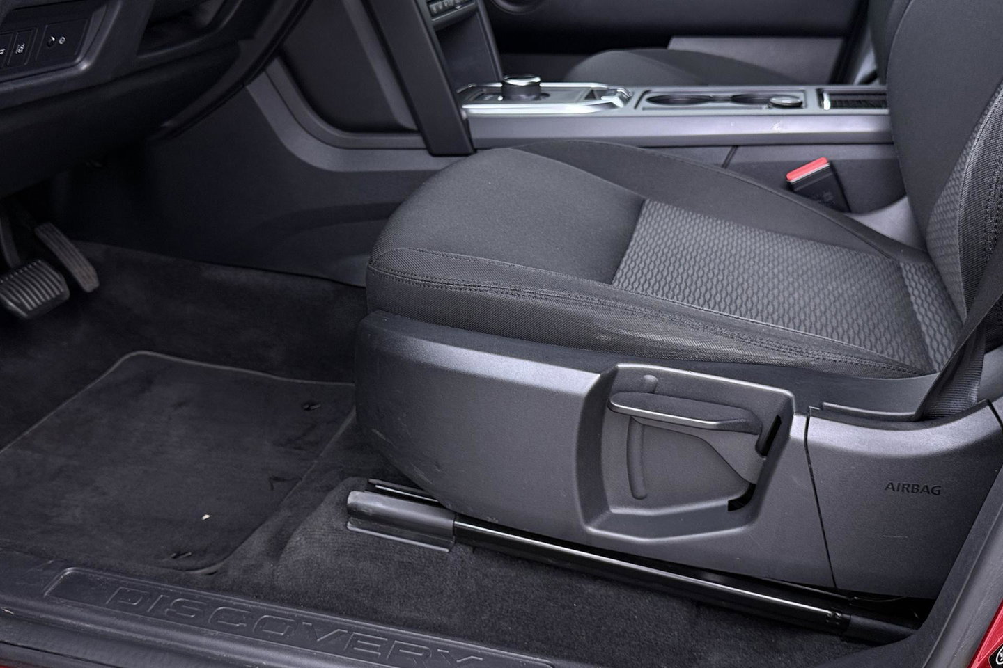 Land Rover Discovery Sport 2.0 TD4 HSE | GRIJS KENTEKEN | MARGE | Trekhaak | Camera | 20 Inch | Bi-Xenon | Stoelverwarming