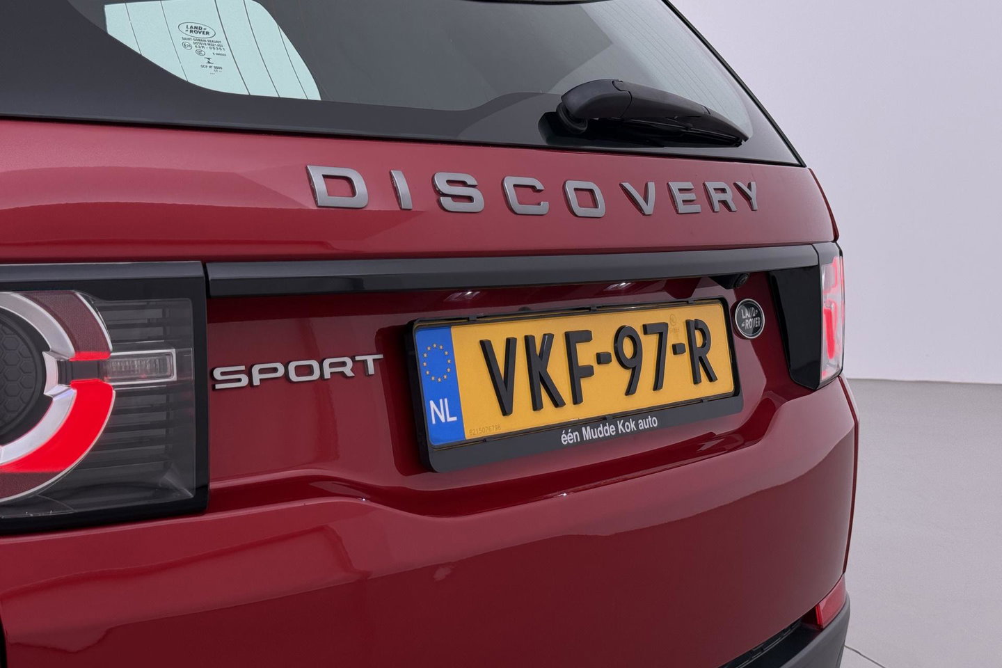 Land Rover Discovery Sport 2.0 TD4 HSE | GRIJS KENTEKEN | MARGE | Trekhaak | Camera | 20 Inch | Bi-Xenon | Stoelverwarming