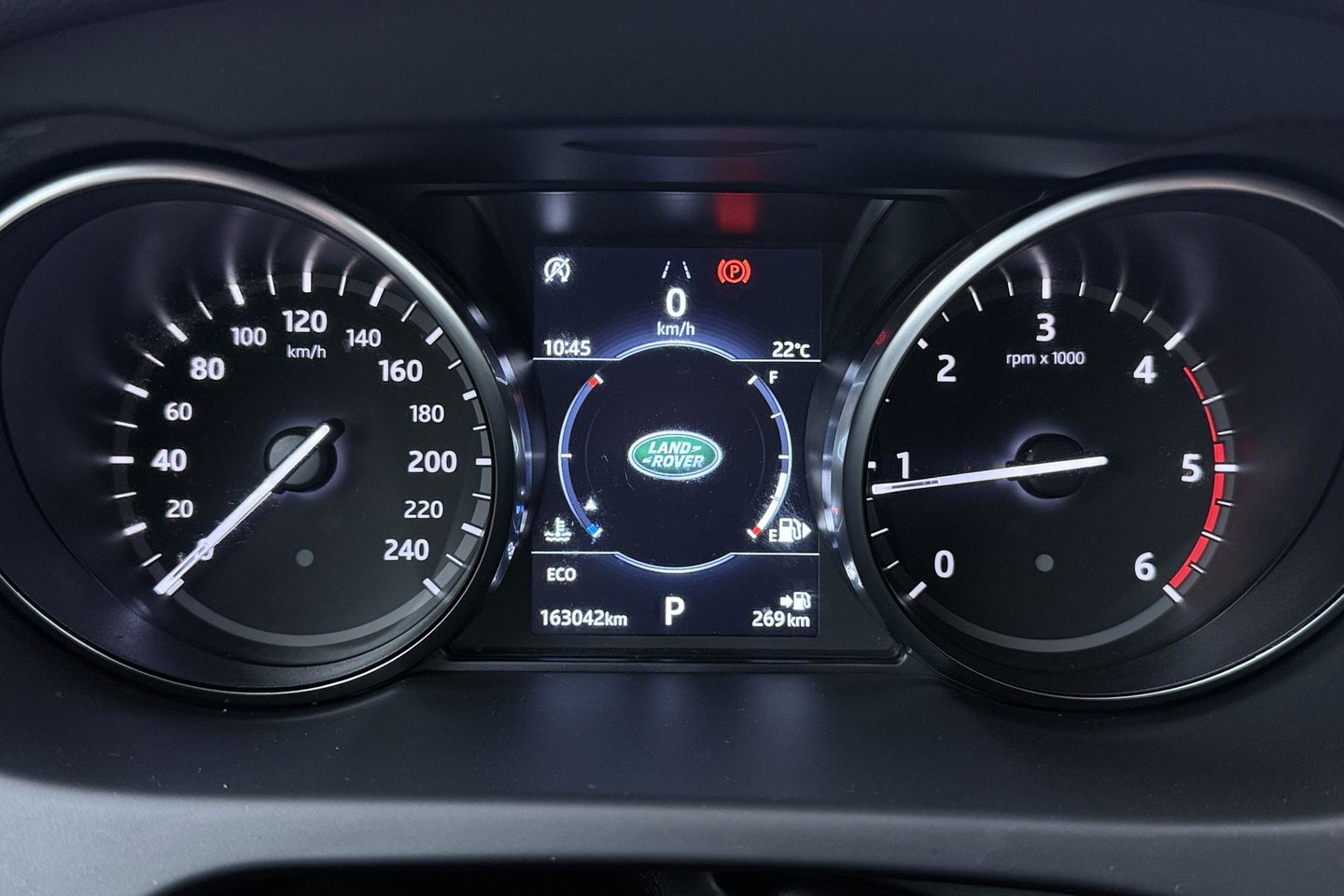Land Rover Discovery Sport 2.0 TD4 HSE | GRIJS KENTEKEN | MARGE | Trekhaak | Camera | 20 Inch | Bi-Xenon | Stoelverwarming
