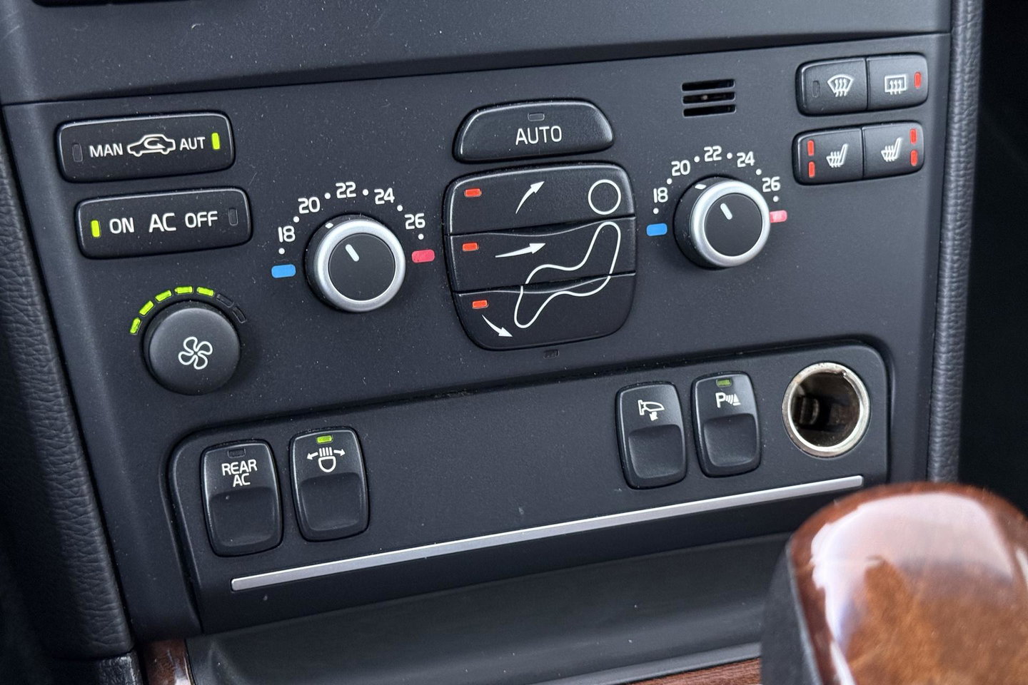 Volvo XC90 2.4 D5 Summum | 7P | Schuifdak | Premium Sound | Trekhaak | Navigatie | Memory | 20 Inch