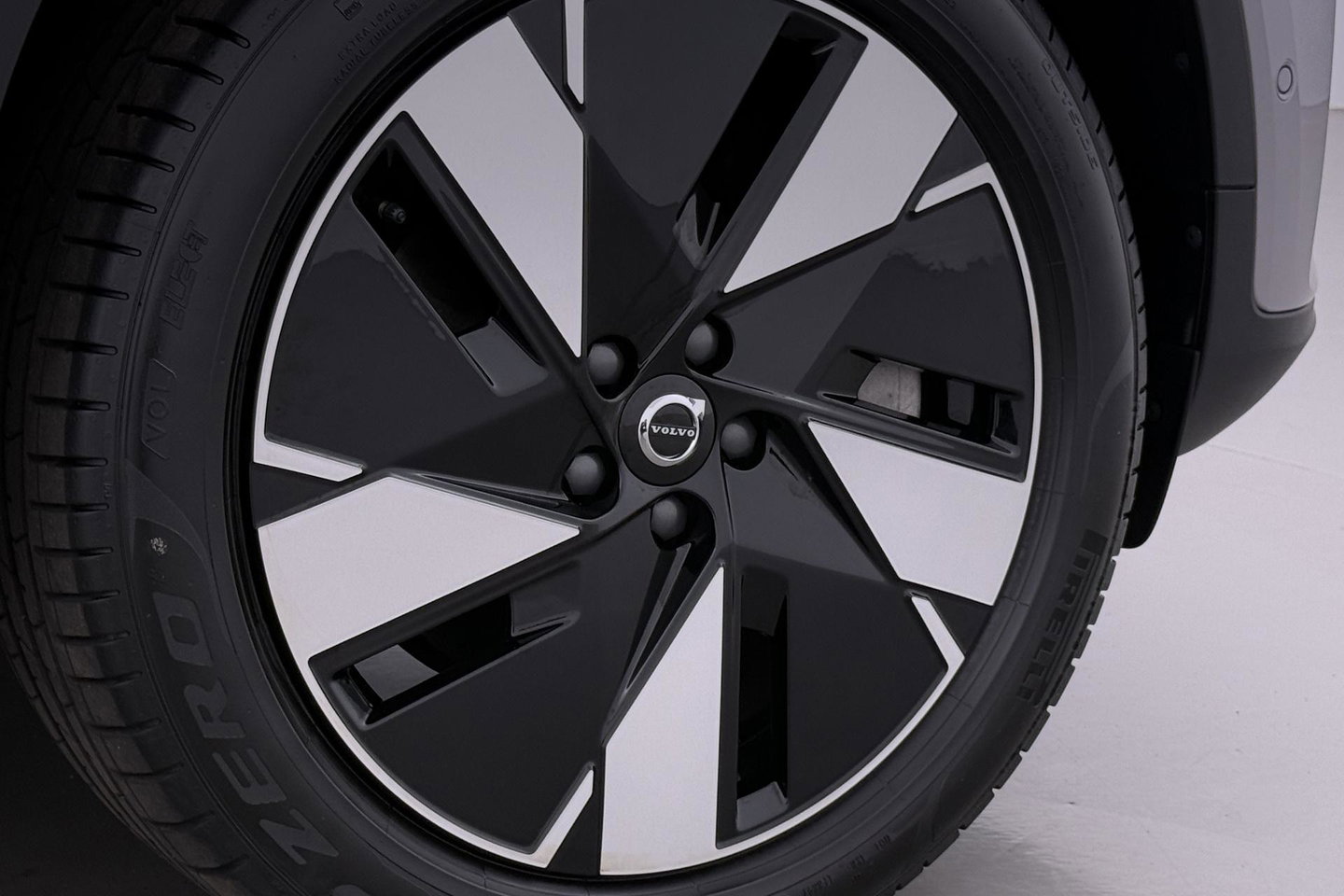 Volvo EX40 Single Motor Extended Range Plus 82 kWh | ACC | 360° Camera | Stoel+Stuurverwarming | Harman/Kardon | BLIS