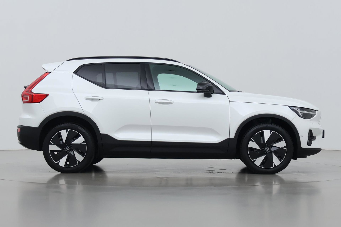 Volvo EX40 Single Motor Extended Range Plus 82 kWh | ACC | Harman/Kardon | 360° Camera | BLIS | Stoel+Stuurverwarming | 19 Inch