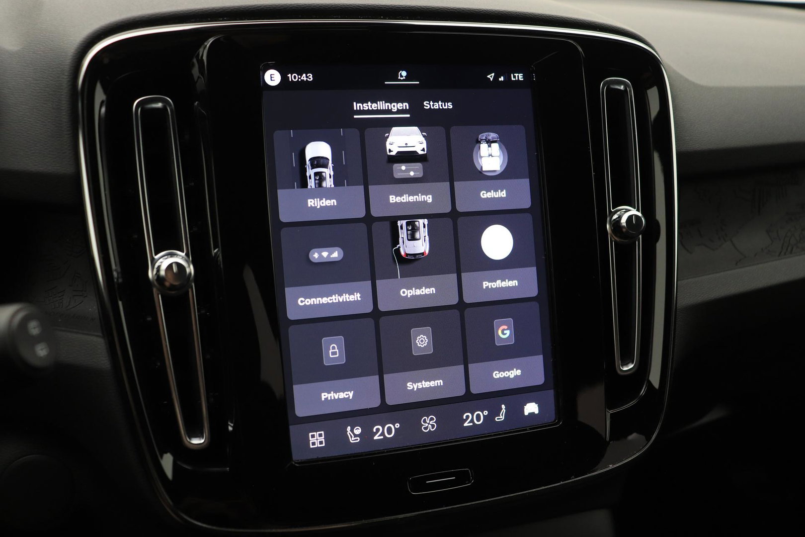 Volvo EX40 Single Motor Extended Range Plus 82 kWh | ACC | Harman/Kardon | 360° Camera | BLIS | Stoel+Stuurverwarming | 19 Inch