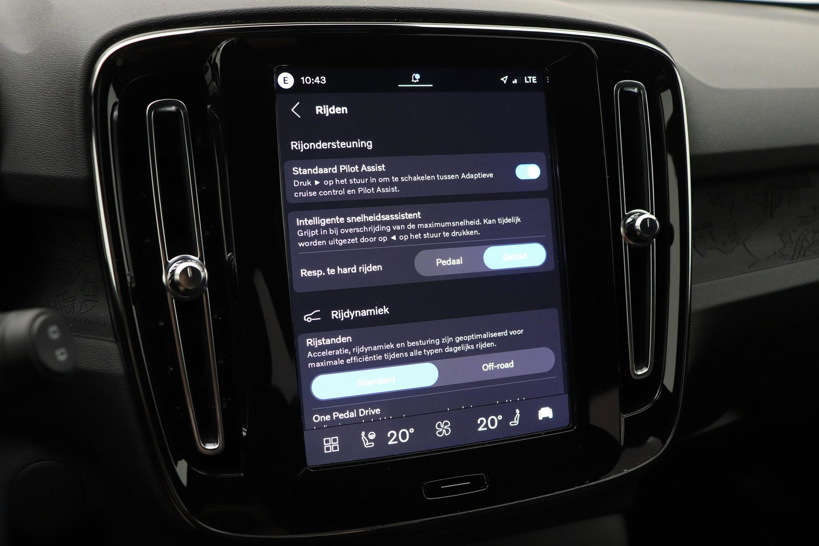Volvo EX40 Single Motor Extended Range Plus 82 kWh | ACC | Harman/Kardon | 360° Camera | BLIS | Stoel+Stuurverwarming | 19 Inch