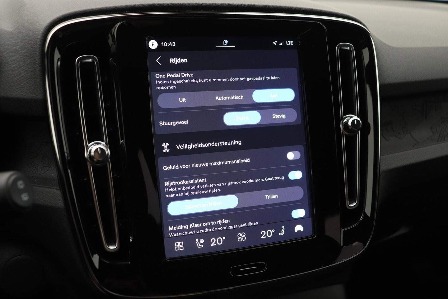Volvo EX40 Single Motor Extended Range Plus 82 kWh | ACC | Harman/Kardon | 360° Camera | BLIS | Stoel+Stuurverwarming | 19 Inch