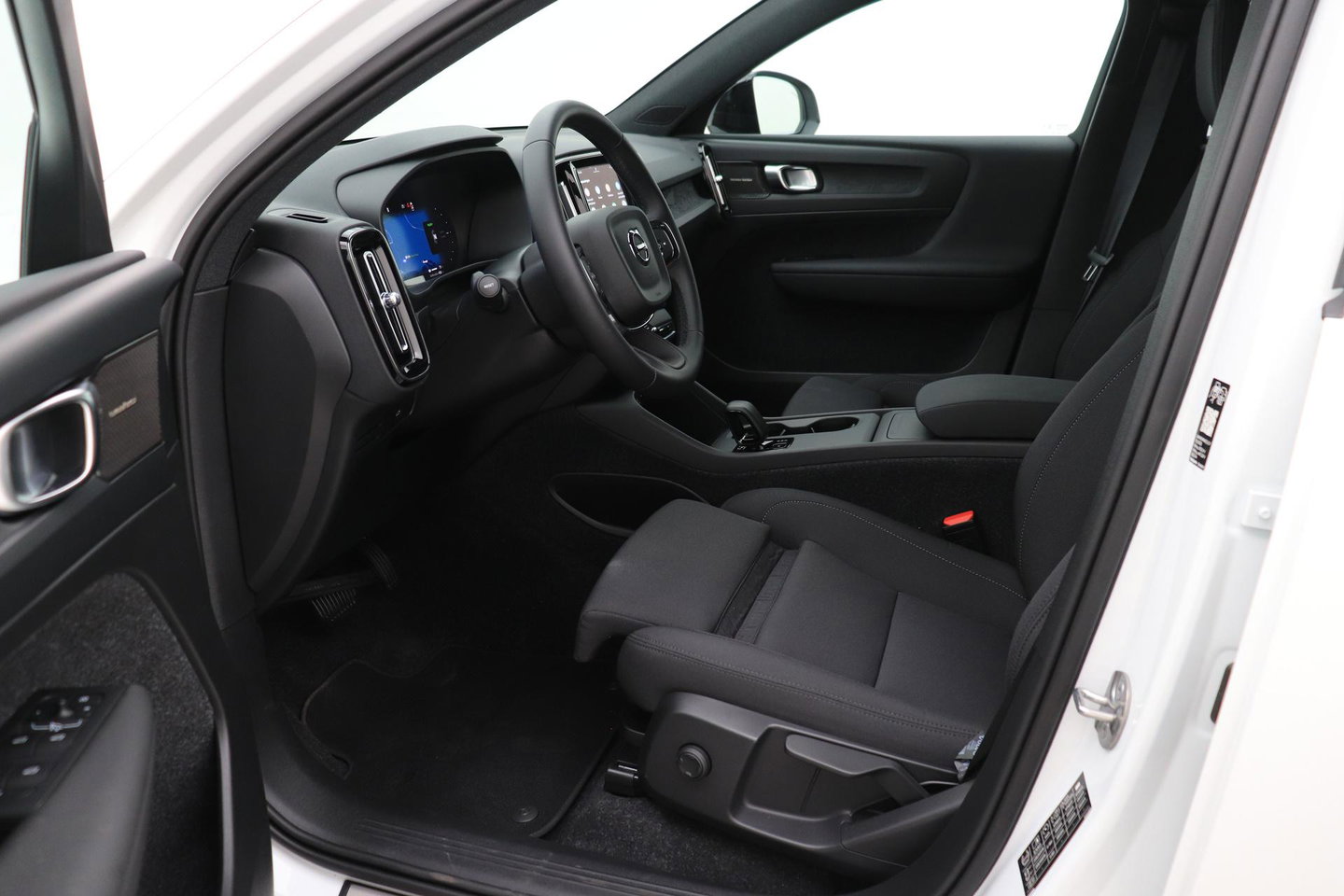 Volvo EX40 Single Motor Extended Range Plus 82 kWh | ACC | Harman/Kardon | 360° Camera | BLIS | Stoel+Stuurverwarming | 19 Inch