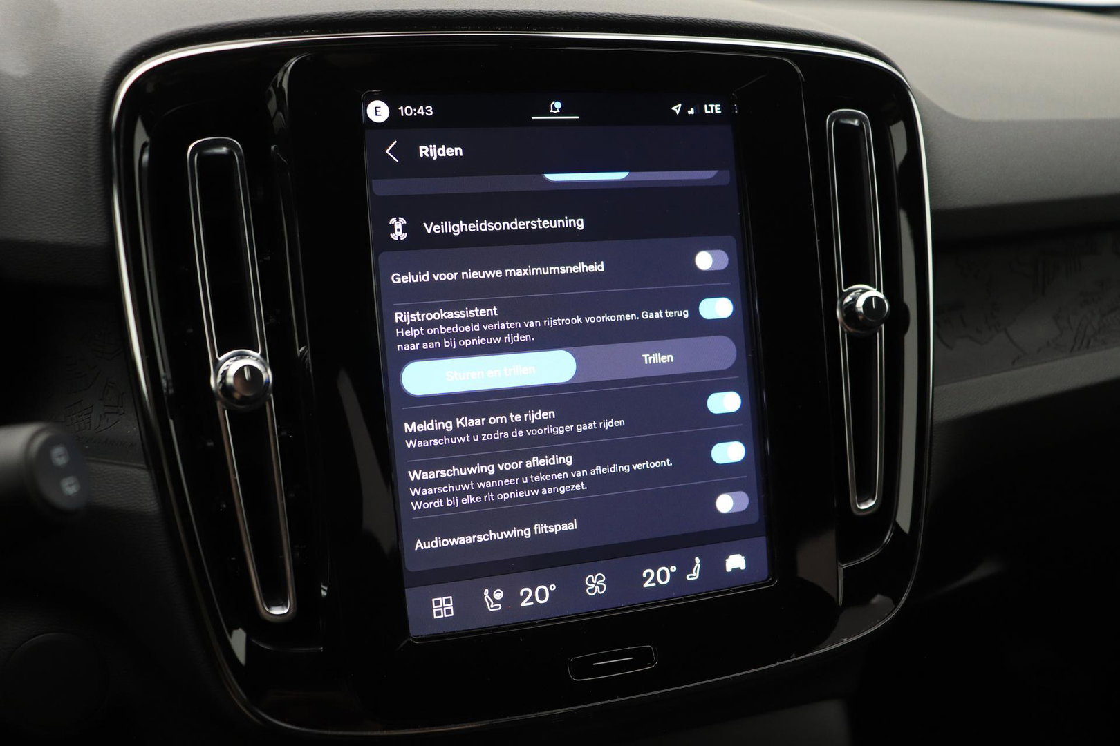 Volvo EX40 Single Motor Extended Range Plus 82 kWh | ACC | Harman/Kardon | 360° Camera | BLIS | Stoel+Stuurverwarming | 19 Inch