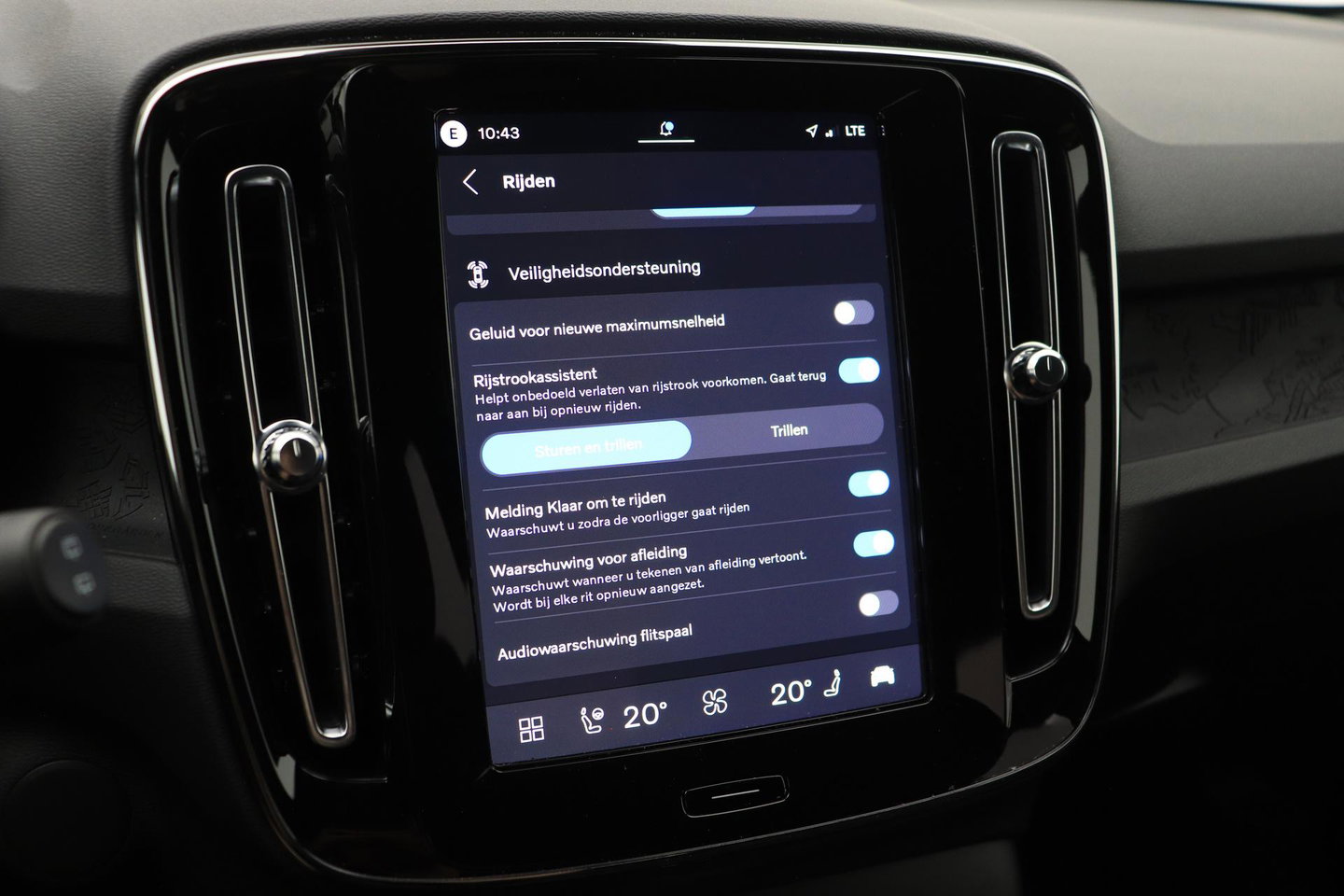 Volvo EX40 Single Motor Extended Range Plus 82 kWh | ACC | Harman/Kardon | 360° Camera | BLIS | Stoel+Stuurverwarming | 19 Inch