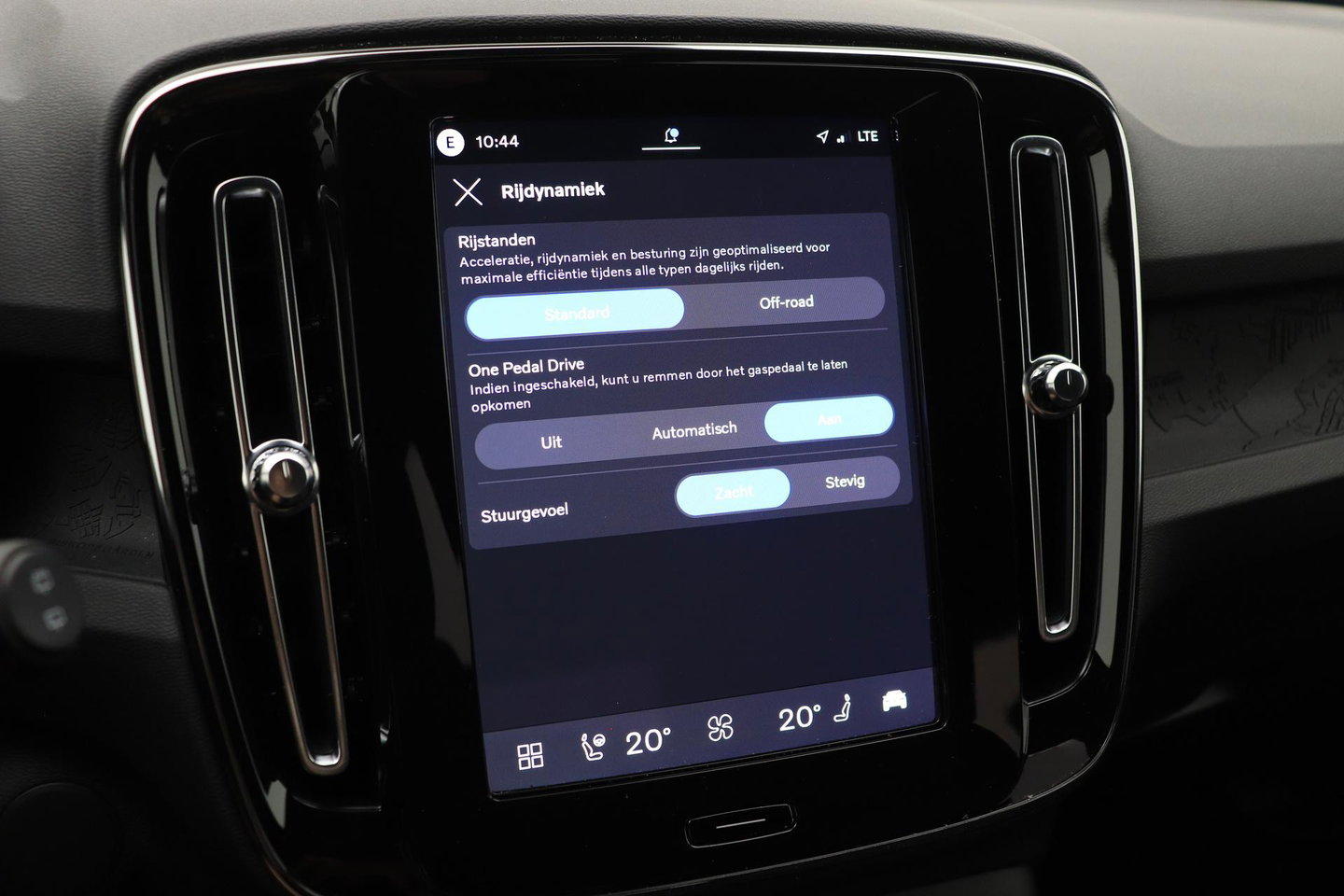 Volvo EX40 Single Motor Extended Range Plus 82 kWh | ACC | Harman/Kardon | 360° Camera | BLIS | Stoel+Stuurverwarming | 19 Inch