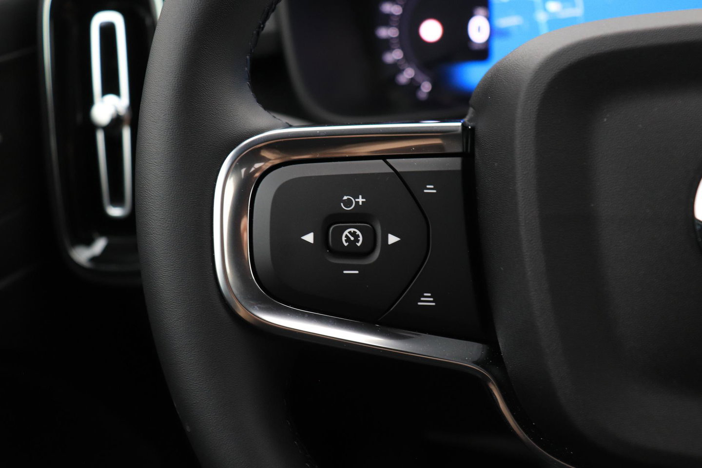 Volvo EX40 Single Motor Extended Range Plus 82 kWh | ACC | Harman/Kardon | 360° Camera | BLIS | Stoel+Stuurverwarming | 19 Inch
