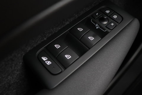 Volvo EX40 Single Motor Extended Range Plus 82 kWh | ACC | Harman/Kardon | 360° Camera | BLIS | Stoel+Stuurverwarming | 19 Inch
