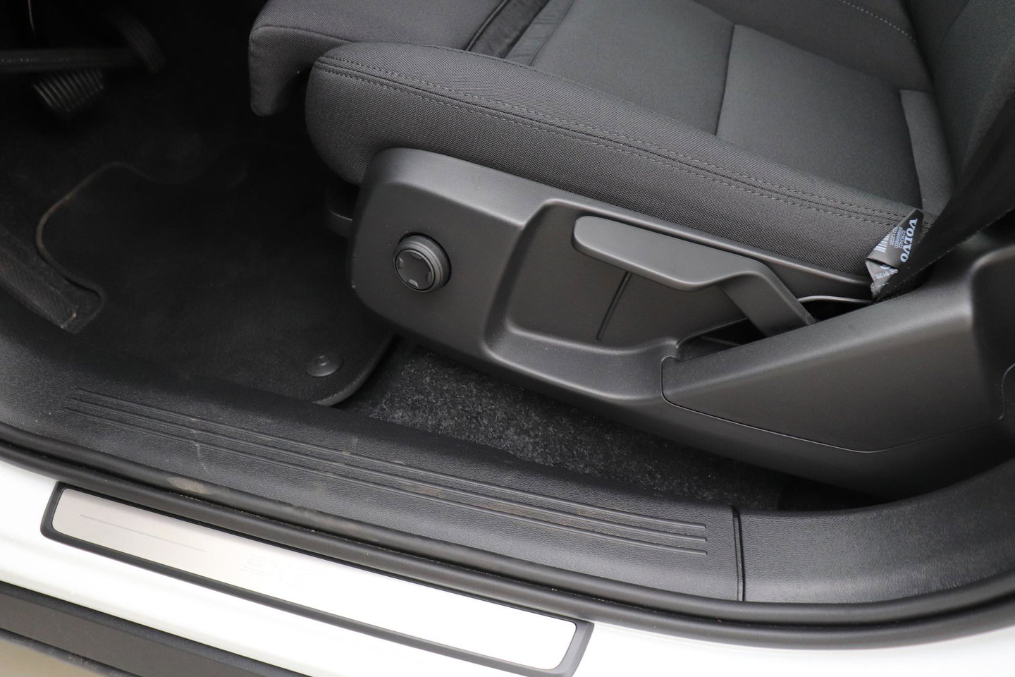 Volvo EX40 Single Motor Extended Range Plus 82 kWh | ACC | Harman/Kardon | 360° Camera | BLIS | Stoel+Stuurverwarming | 19 Inch