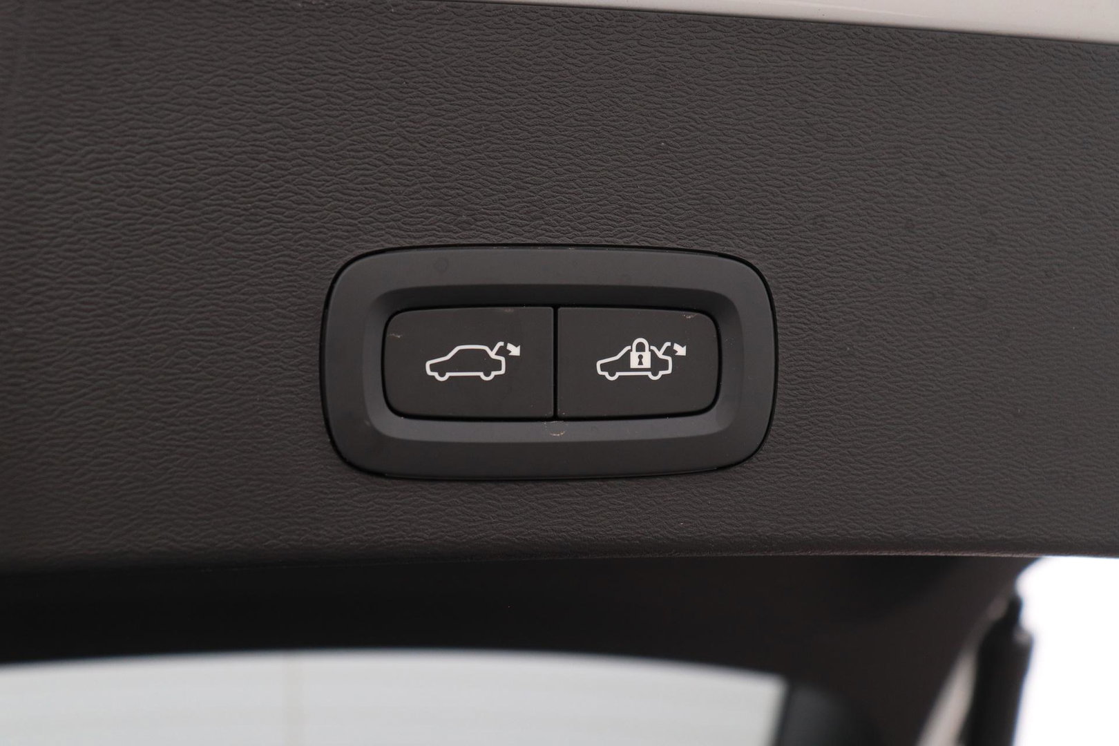 Volvo EX40 Single Motor Extended Range Plus 82 kWh | ACC | Harman/Kardon | 360° Camera | BLIS | Stoel+Stuurverwarming | 19 Inch