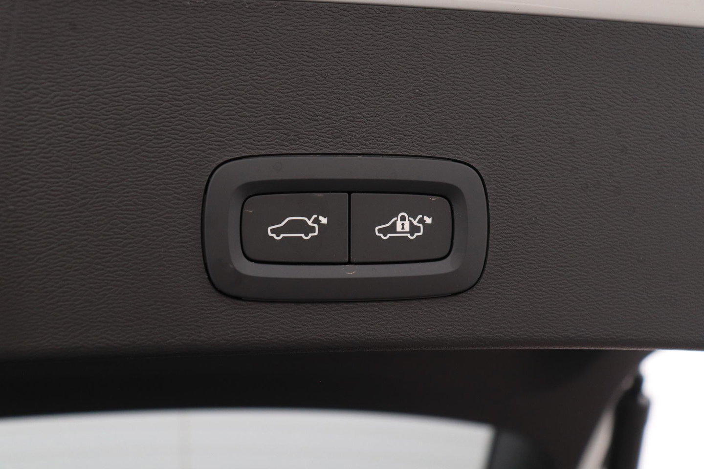Volvo EX40 Single Motor Extended Range Plus 82 kWh | ACC | Harman/Kardon | 360° Camera | BLIS | Stoel+Stuurverwarming | 19 Inch