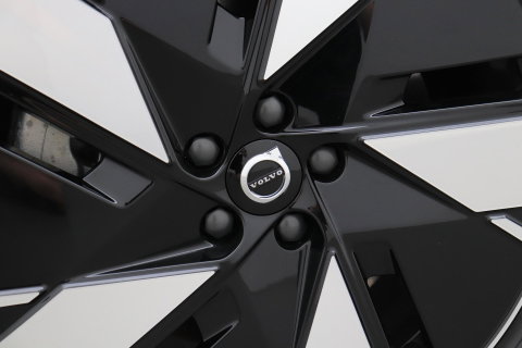 Volvo EX40 Single Motor Extended Range Plus 82 kWh | ACC | Harman/Kardon | 360° Camera | BLIS | Stoel+Stuurverwarming | 19 Inch