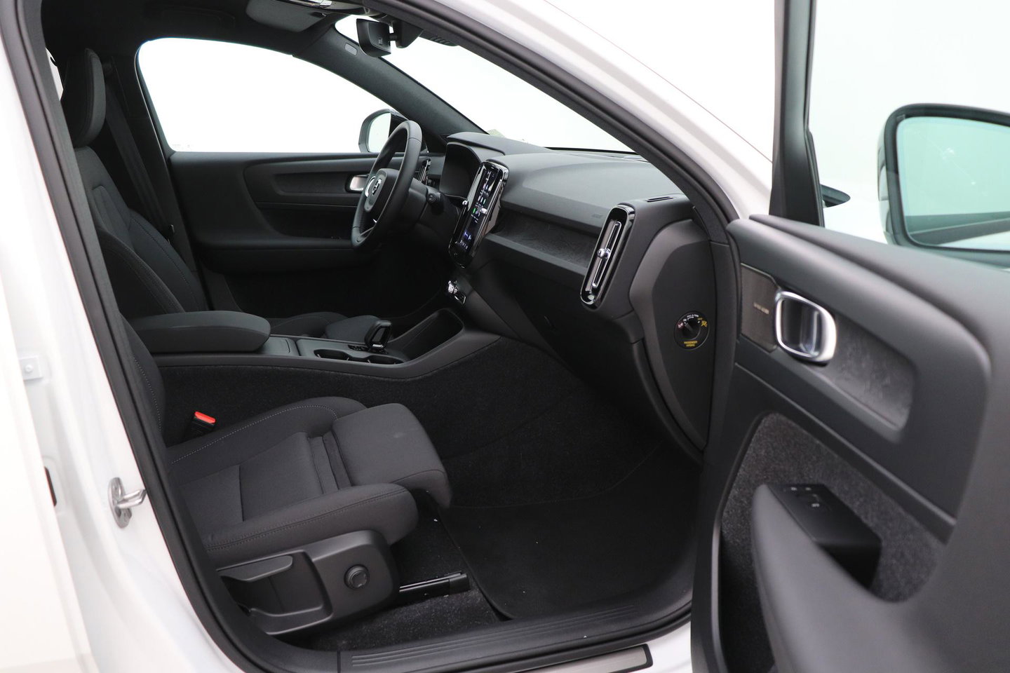 Volvo EX40 Single Motor Extended Range Plus 82 kWh | ACC | Harman/Kardon | 360° Camera | BLIS | Stoel+Stuurverwarming | 19 Inch