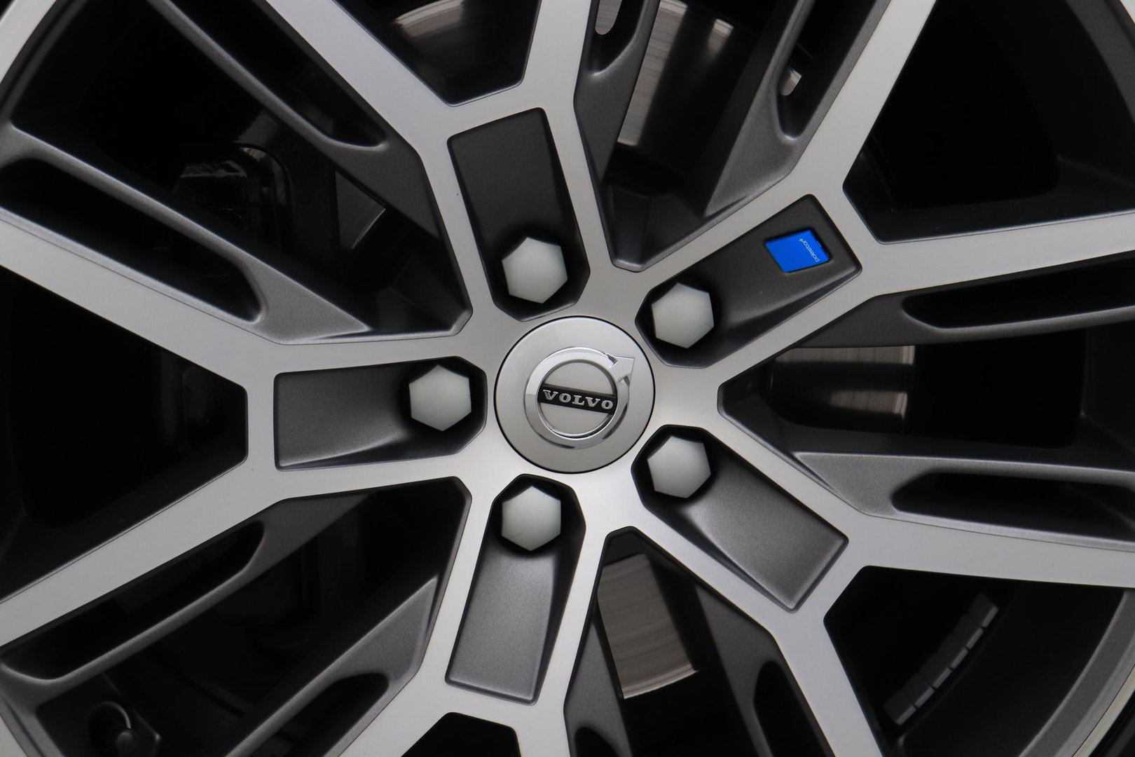 Volvo V40 2.0 T5 R-Design | Bursting Blue | 19 Inch Polestar | Polestar uitlaat | Trekhaak | Camera | Getint Glas
