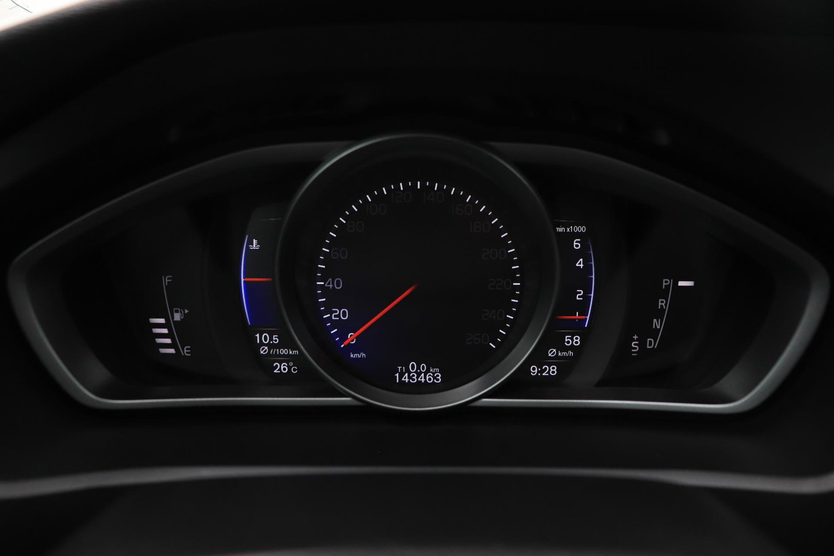 Volvo V40 2.0 T5 R-Design | Bursting Blue | 19 Inch Polestar | Polestar uitlaat | Trekhaak | Camera | Getint Glas
