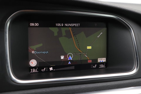 Volvo V40 2.0 T5 R-Design | Bursting Blue | 19 Inch Polestar | Polestar uitlaat | Trekhaak | Camera | Getint Glas