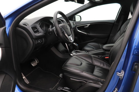 Volvo V40 2.0 T5 R-Design | Bursting Blue | 19 Inch Polestar | Polestar uitlaat | Trekhaak | Camera | Getint Glas