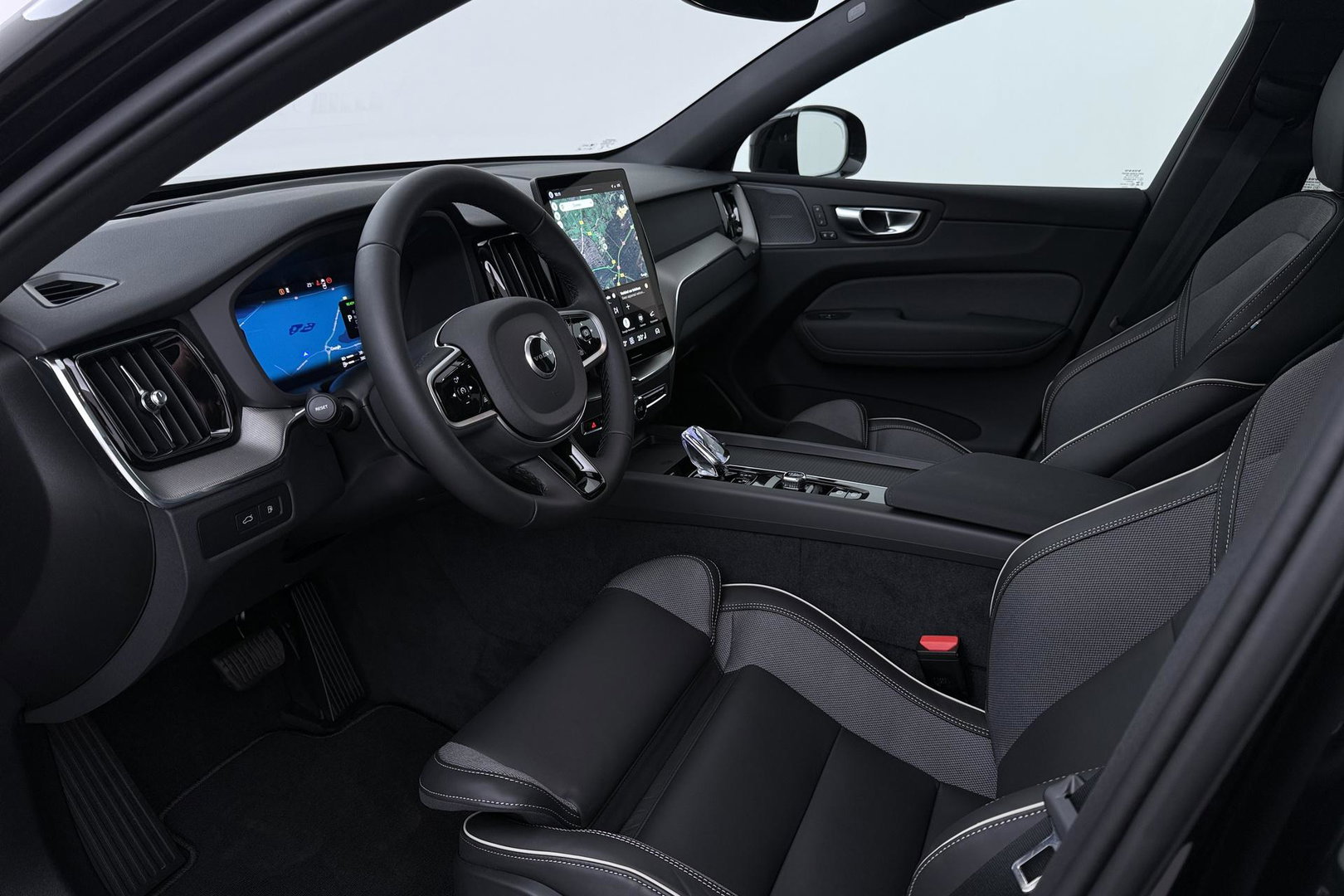Volvo XC60 T8 Plug-in hybrid Plus Black Edition | ACC | Panoramadak | Harman/Kardon | 360° Camera | Head-Up | 21 inch