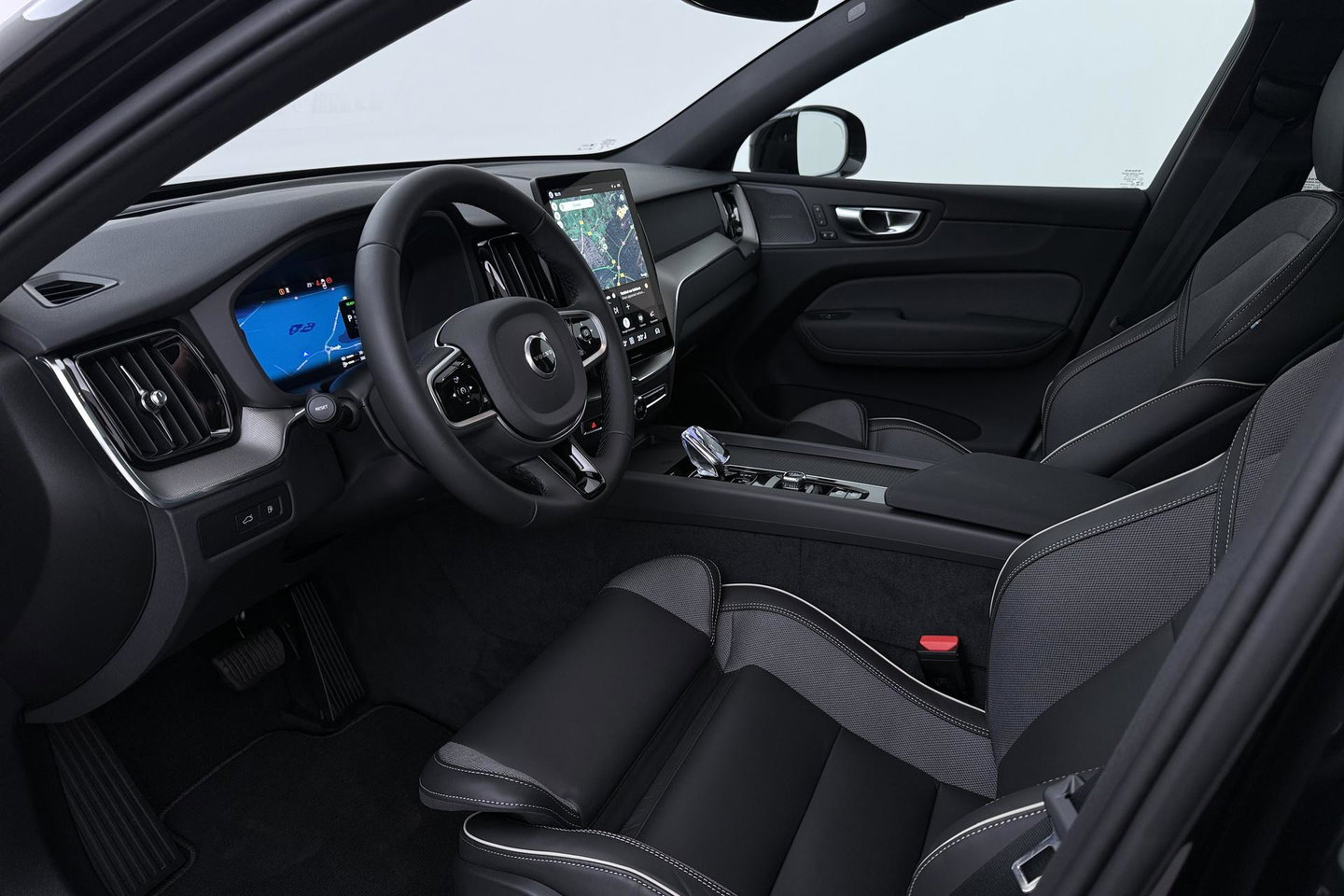 Volvo XC60 T8 Plug-in hybrid Plus Black Edition | ACC | Panoramadak | Harman/Kardon | 360° Camera | Head-Up | 21 inch
