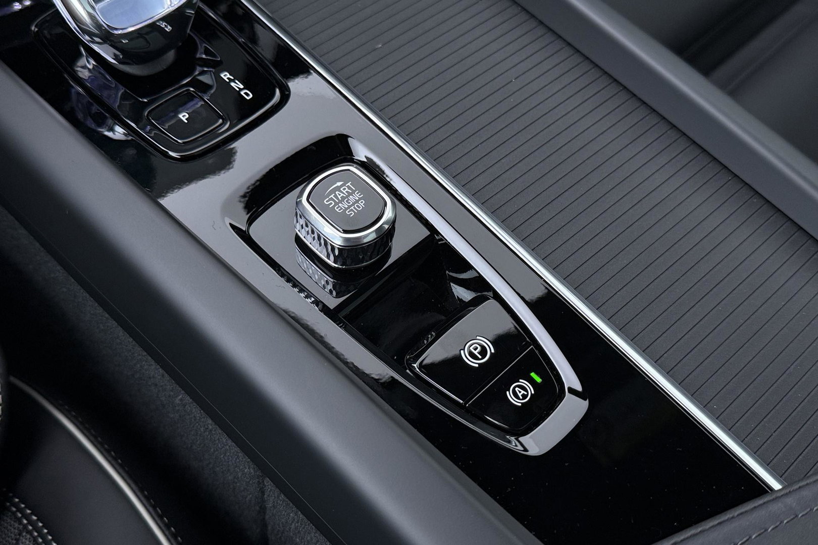 Volvo XC60 T8 Plug-in hybrid Plus Black Edition | ACC | Panoramadak | Harman/Kardon | 360° Camera | Head-Up | 21 inch