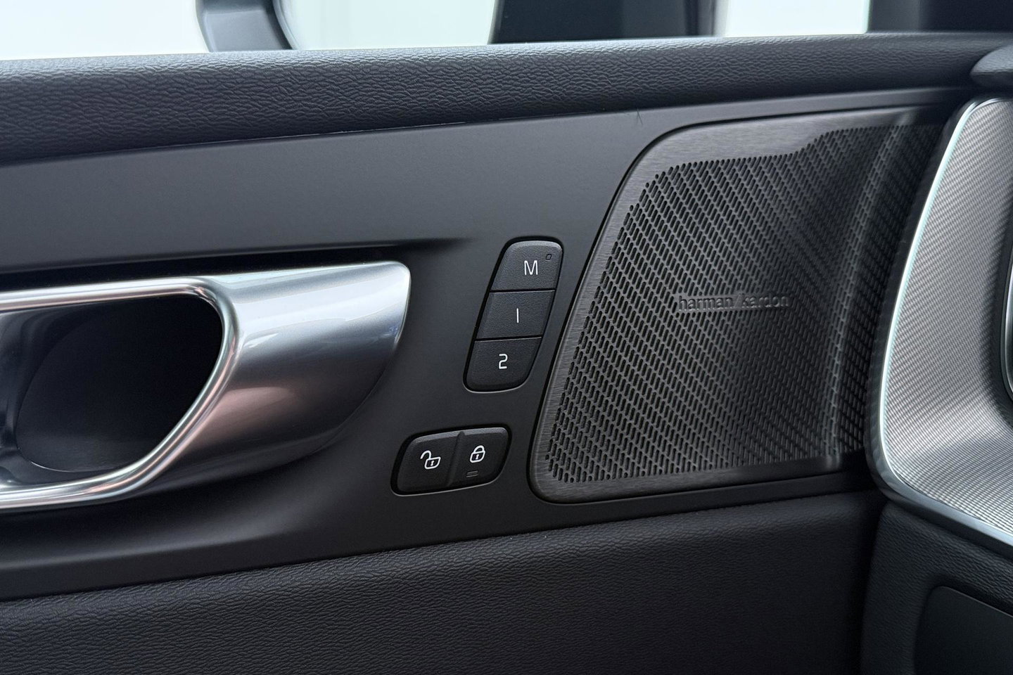 Volvo XC60 T8 Plug-in hybrid Plus Black Edition | ACC | Panoramadak | Harman/Kardon | 360° Camera | Head-Up | 21 inch